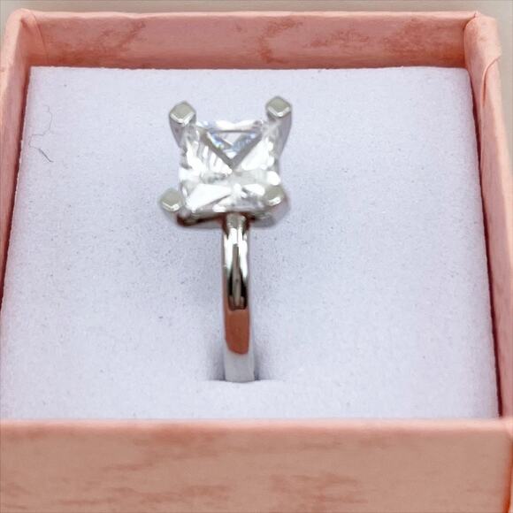 Ring Princess Cut 2 CT Rhinestone White Gold Plated Size 7 - Picture 11 of 11